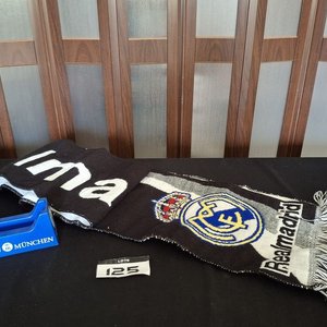 Figura Gato Rústico, Bota Antigua y Bufanda Oficial Real Madrid - imagen 2
