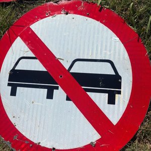 Cartel señalización de prohibido adelantar - imagen 2