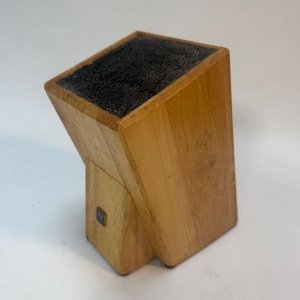 Lote siguiente: Soporte de Mesa para Cuchillos de Madera con Logo Zwilling