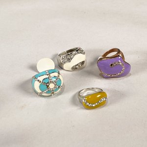 Lote de 4 Anillos Decorados con Esmalte y Cristales - imagen 1
