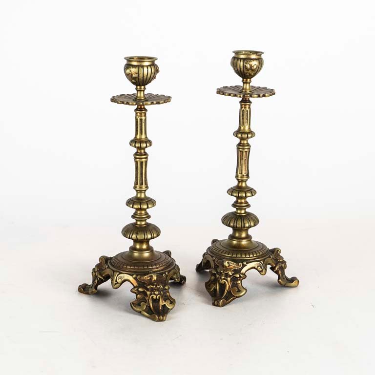 Lote anterior: Candelabros de bronce con diseño ornado