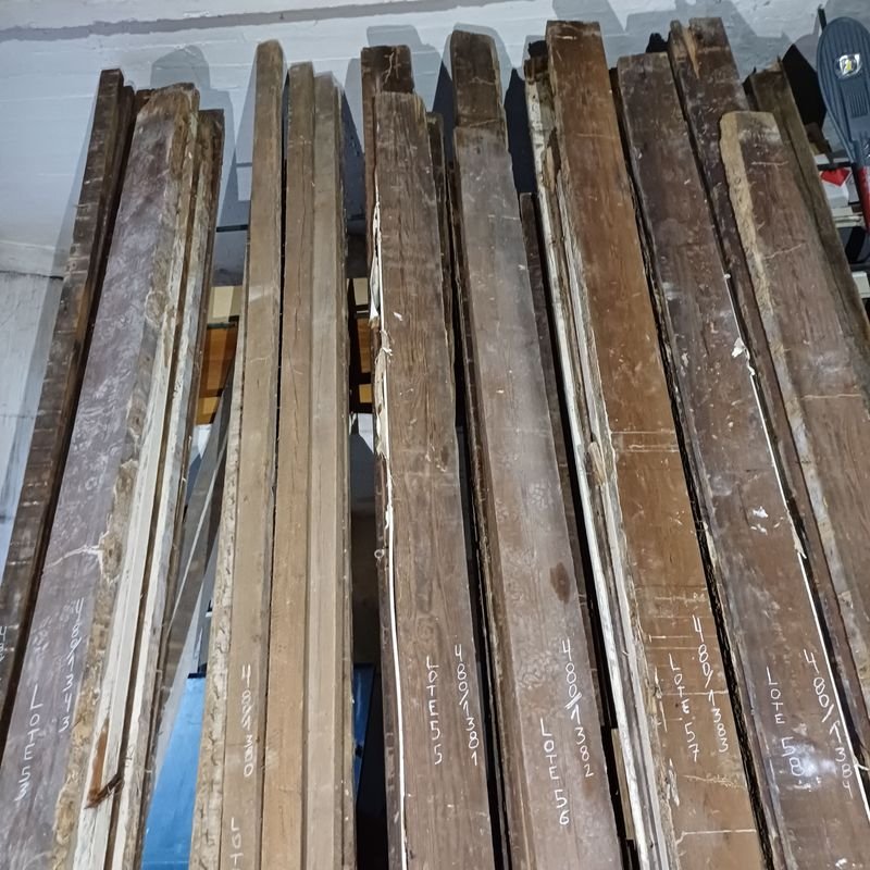 Seis tirantes de pinotea con rastros de polilla para decoración - imagen 4