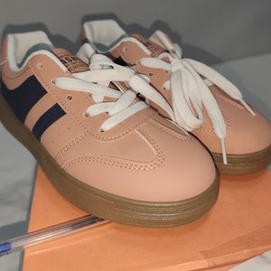 Zapatillas Deportivas Rosadas y Azul Marino en Eco Cuero, Talle 40 - imagen 5