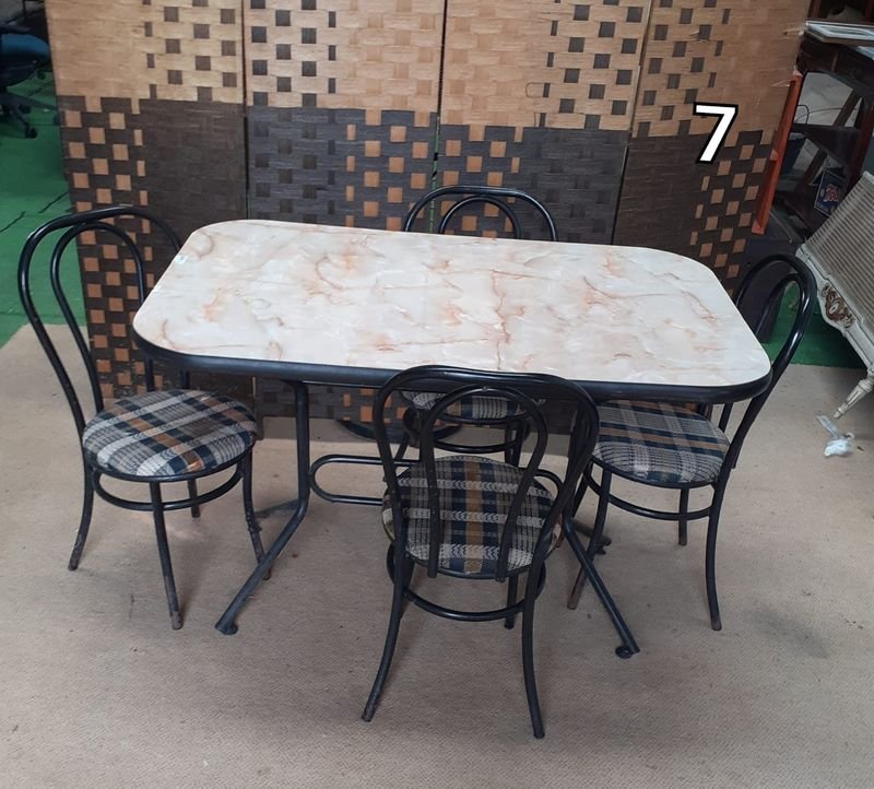 MESA DE COMER CON 4 SILLAS DE MESA - imagen 1