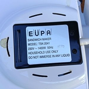 Sandwichera Eléctrica Eüpa TSK-2041 Blanca en Caja Original - imagen 7