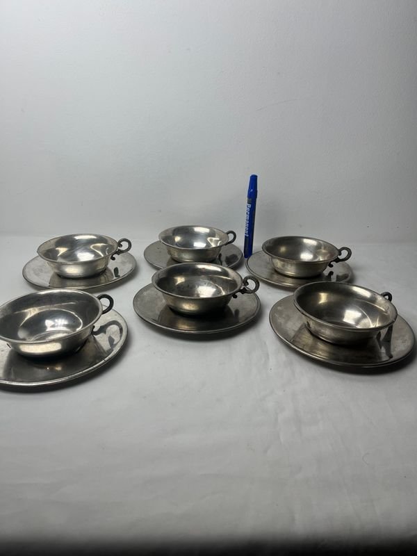 Lote siguiente: Tazas con Manijas y Saucers