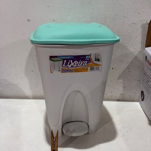 Lote anterior: Papelera Chica Blanca con Tapa Turquesa y Pedal