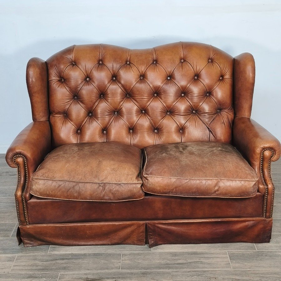 Sillón de cuero capitoneado con respaldo capitoneado y almohadones - imagen 2