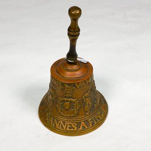 Campanilla Antigua de Bronce y Cobre Labrado con Badajo - imagen 4
