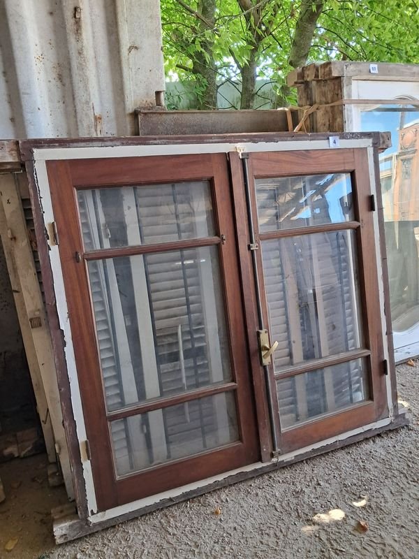 Ventanas de cedro con celosías y rejas - imagen 1