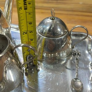 Juego de Café Antiguo de Metal Plateado con Bandeja y Grabados - imagen 12