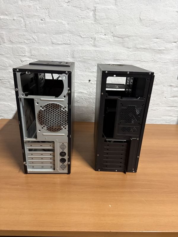 Dos armazones de torres de PC para dos computadoras - imagen 4