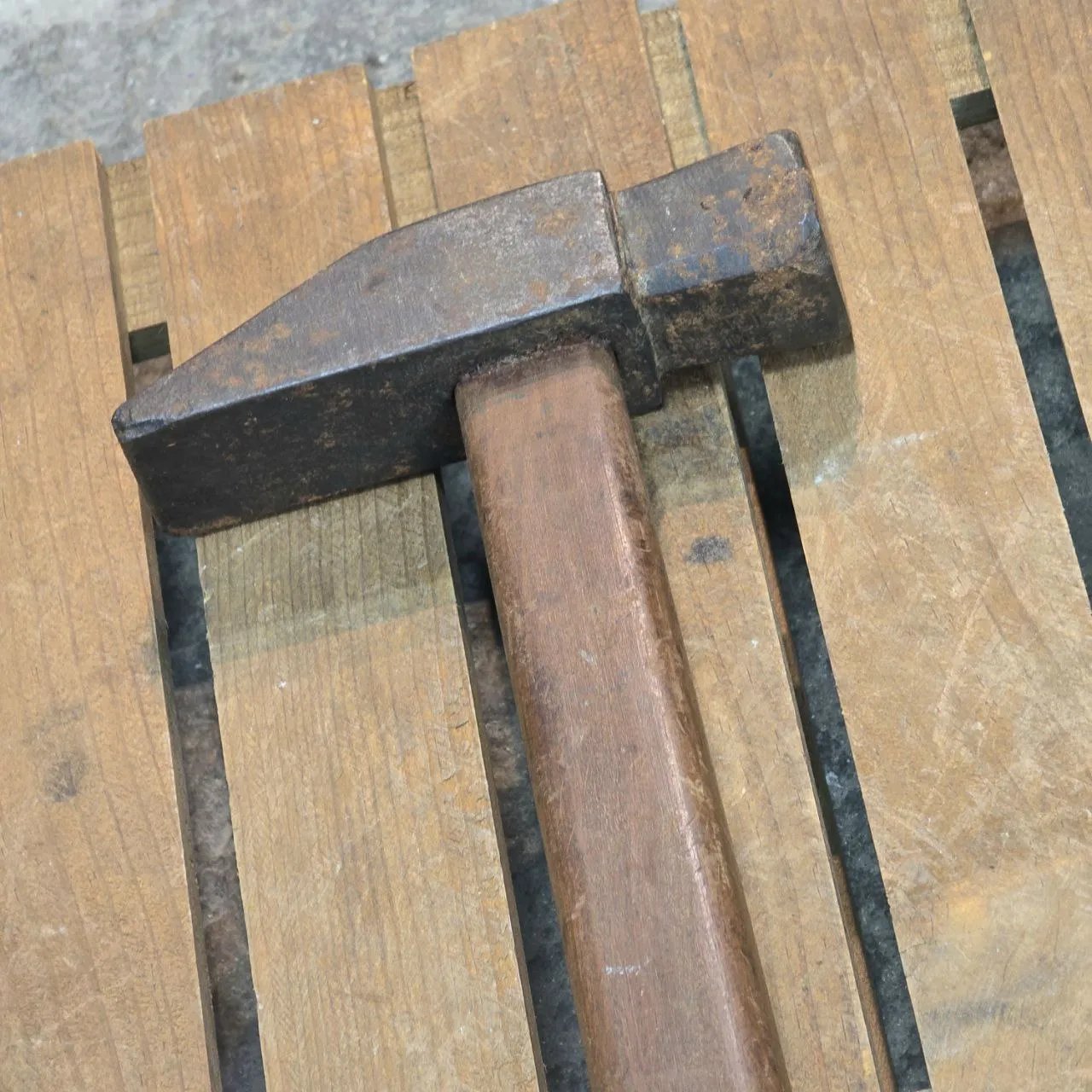 Martillo de Pena con Manija de Madera - imagen 2
