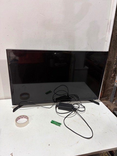 Televisor Samsung LED 32" en funcionamiento