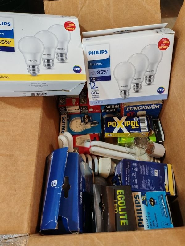 Lamparas de Luz LED y Fluorescente en Buen Estado - imagen 1