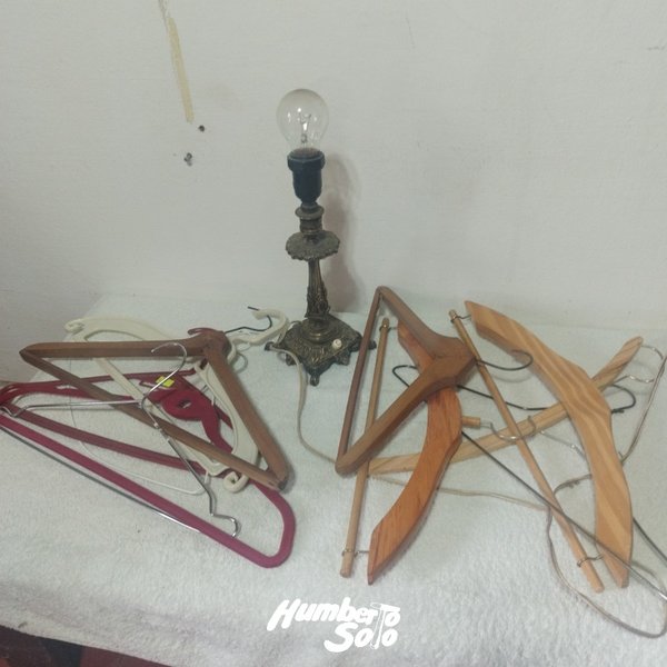 antigua portátil de bronce y 10 perchas - imagen 1