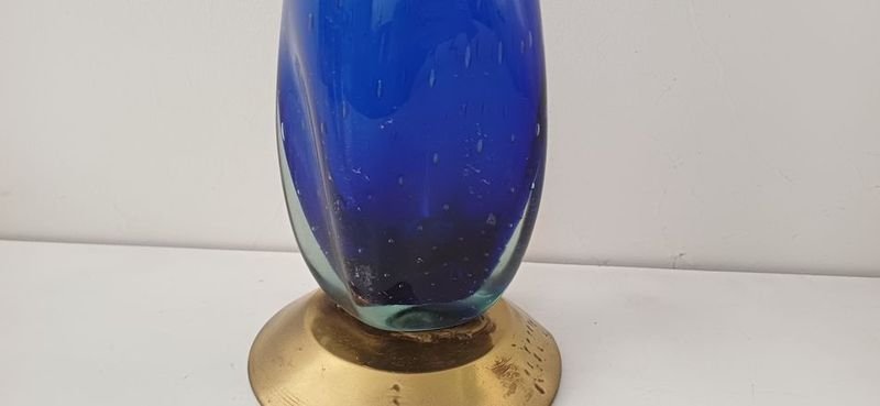 Florero de vidrio azul con base de bronce - imagen 3