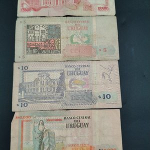 Lote de 3 Billetes Uruguayos de Diferentes Épocas y Valores - imagen 4