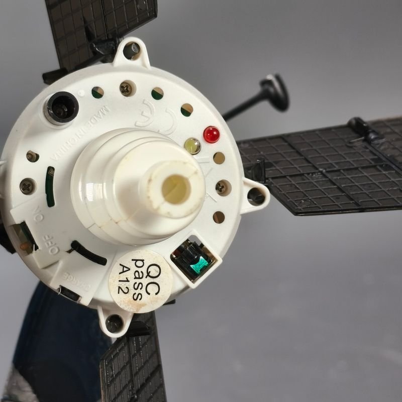 Satélites voladores por inducción con características y accesorios - imagen 14