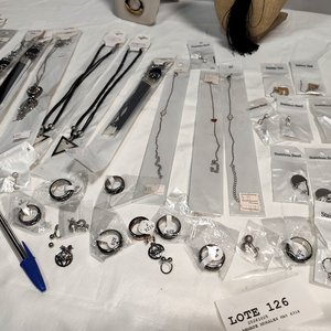 Lote de 50 Piezas de Joyería de Acero Quirúrgico: Collares, Aros y Pulseras Nuevas - imagen 4