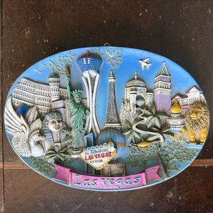 Lote siguiente: Cuadro Ovalado en Relieve de Las Vegas, Nevada