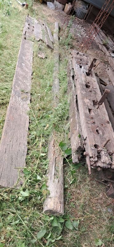 Vagón de tren y larguero en mal estado - imagen 5