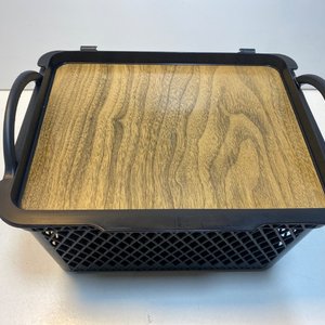 Canasto Organizador Negro Plástico con Tapa Madera 29.5x24x19cm - imagen 4