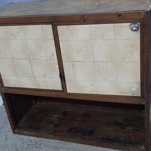 Lote siguiente: Mueble Aéreo de Madera con Puertas Corredizas y Estantes