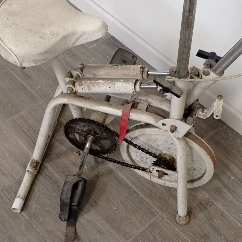 Bicicleta de repuesto fija toda metálica - imagen 4