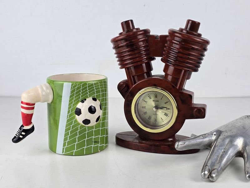 Reloj de Mesa Diseño Motor V2 y Taza de Cerámica "Goal" Motivo Fútbol