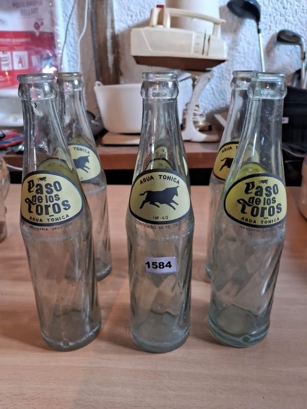 Botellas de vidrio de agua tónica Paso de los Toros - imagen 2