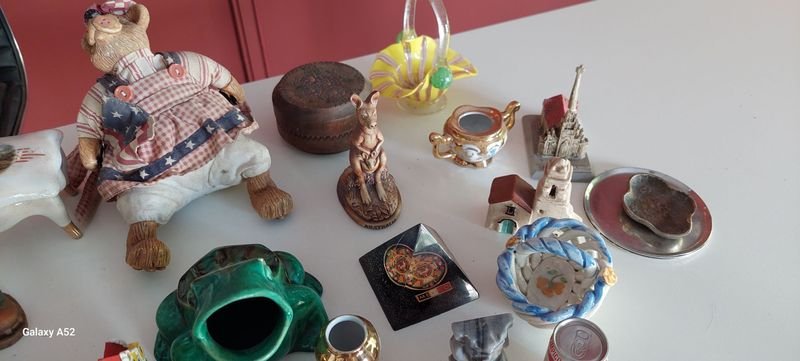 Lote de adornos variados y objetos decorativos - imagen 9