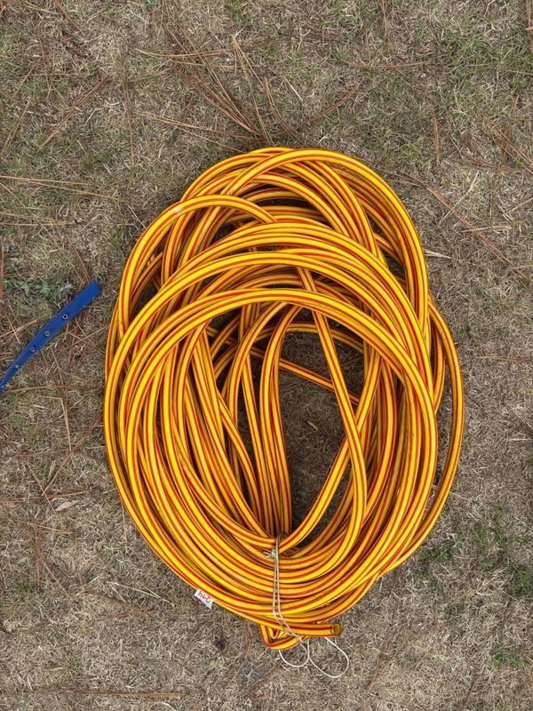 Lote anterior: Manguera de plástico coiled y amarrada