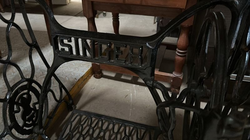 MESA PATA MAQUINA DE COSER SINGER TAPA EN MARMOL - imagen 2