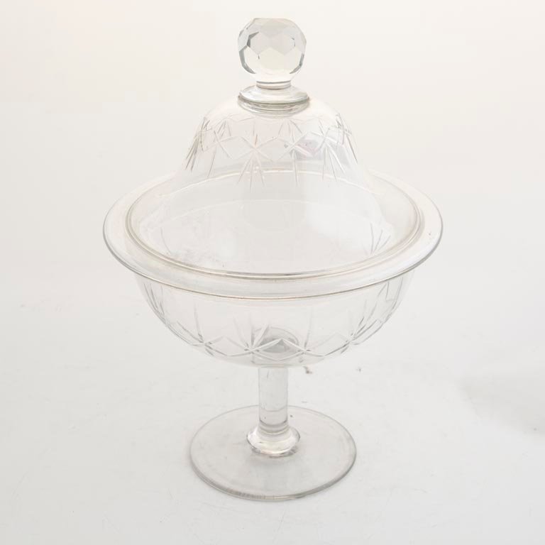 Dulcera de Cristal Tallado con Tapa - 22cm