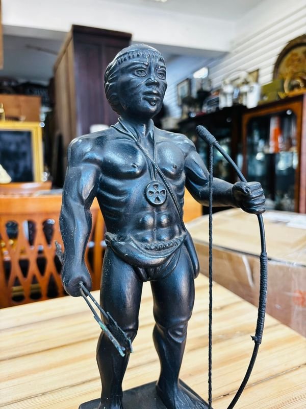 Estatua de indígena en cerámica - imagen 2