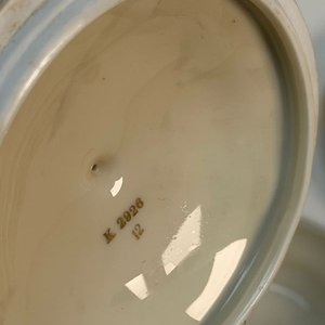 Lote Variado de Porcelanas: Caja, Cuencos y Cuchara con Diseños Florales y Orientales - imagen 7