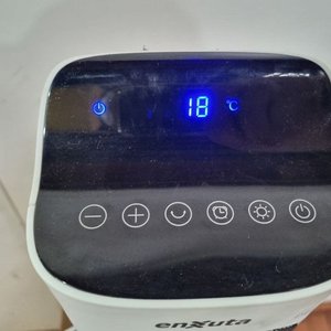 L 998 - Moderna estufa electrica de torre marca Enxuta para frio y calor (Medidas 17x12x51cm) - Funciona - imagen 3