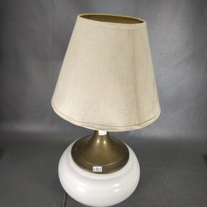Lámpara de Mesa Cerámica Blanca y Bronce con Pantalla - imagen 4