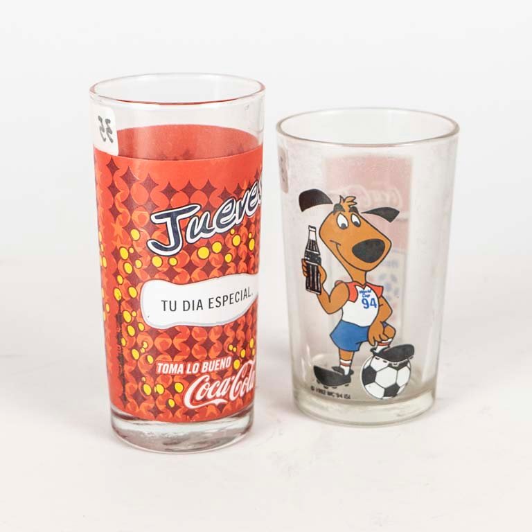 Dos vasos de vidrio de Coca-Cola oficiales Mundial USA '94 y "Jueves es tú día especial" - imagen 2