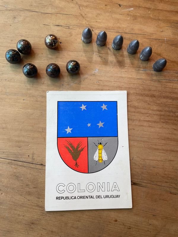 Escudos de Colonia, Balas de Plomo y Bolas Metálicas de Colección