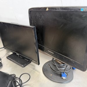 Seis Monitores de Computadora (Dos con Averías) - imagen 2