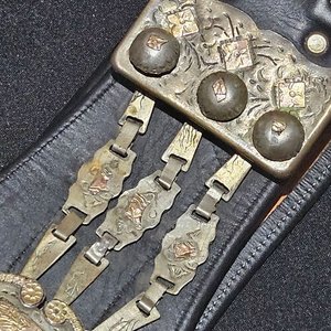 Cinto de cuero antiguo con apliques de plata y oro - imagen 4