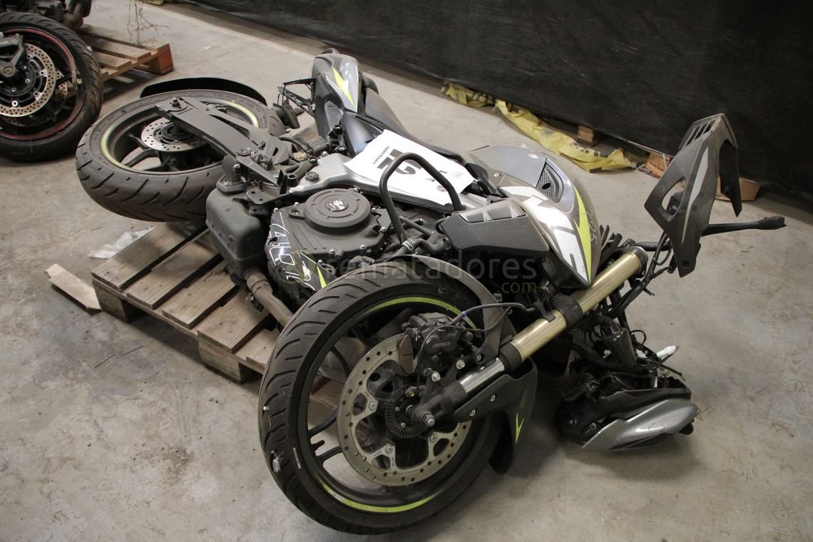 Moto Deportiva Desarmada para Repuestos