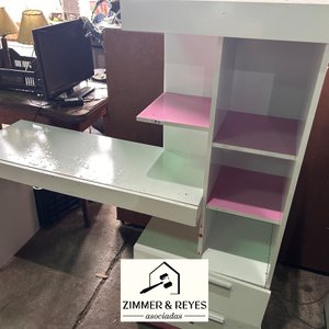 Escritorio Blanco con Estantes Rosados y Cajones - imagen 3