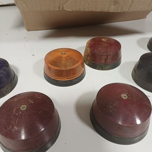 Caja con 80 Farolitos Redondos de Plástico y Metal - imagen 4