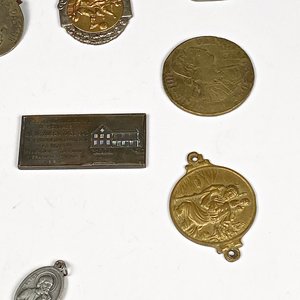 Diez Medallas y Monedas Varias de Colección - imagen 4