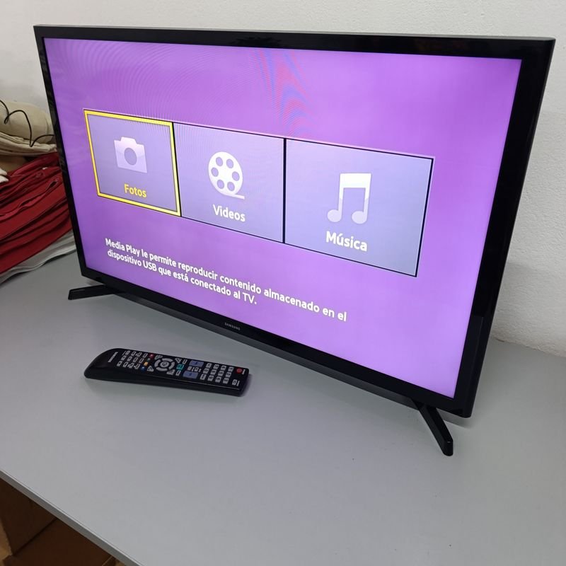 Televisor Samsung LED HD 32" Modelo UN32J4000DG con Control Remoto