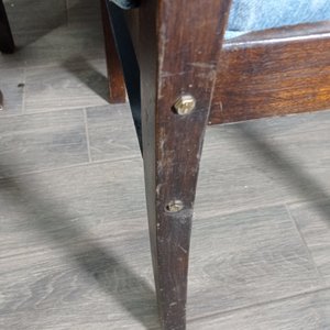 Juego de 5 Sillas de Madera Oscura con Tapizado Azul - imagen 8