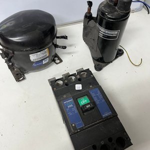 2 Motores de Refrigeración y Llave Térmica Mitsubishi 300A - imagen 5